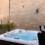 펜션 La Lombardi En Champagne, Avec Piscine Privee Et Jacuzzi