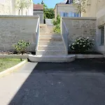 La Lombardi En Champagne, Avec Piscine Privee Et Jacuzzi *