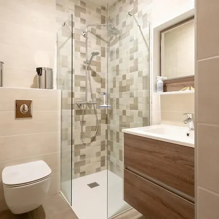 La Lombardi En Champagne, Avec Piscine Privee Et Jacuzzi بيت للعطل