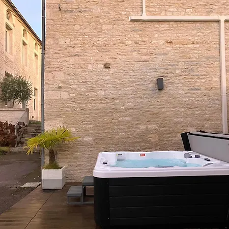 La Lombardi En Champagne, Avec Piscine Privée Et Jacuzzi Сasa de vacaciones *