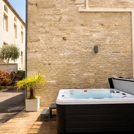 Casa de Férias La Lombardi En Champagne, Avec Piscine Privee Et Jacuzzi Les Riceys