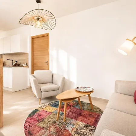 La Lombardi En Champagne, Avec Piscine Privee Et Jacuzzi *