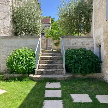 La Lombardi En Champagne, Avec Piscine Privee Et Jacuzzi *
