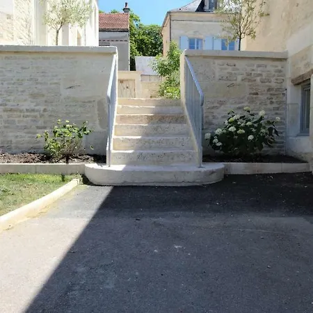 La Lombardi En Champagne, Avec Piscine Privee Et Jacuzzi *