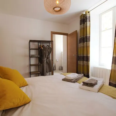 La Lombardi En Champagne, Avec Piscine Privée Et Jacuzzi *