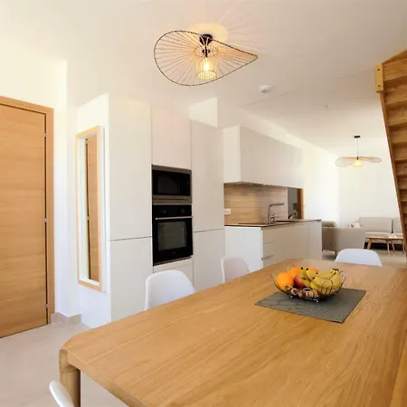 La Lombardi En Champagne, Avec Piscine Privee Et Jacuzzi Holiday home