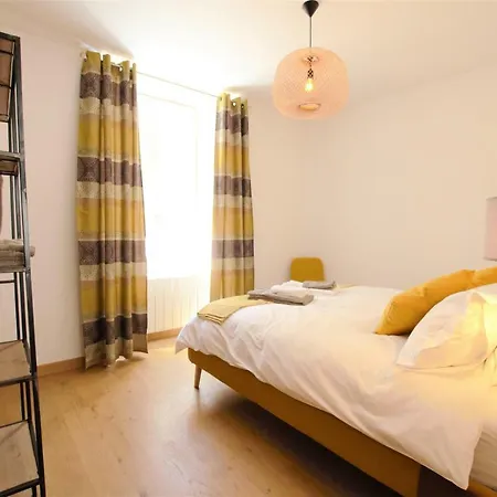 La Lombardi En Champagne, Avec Piscine Privée Et Jacuzzi *